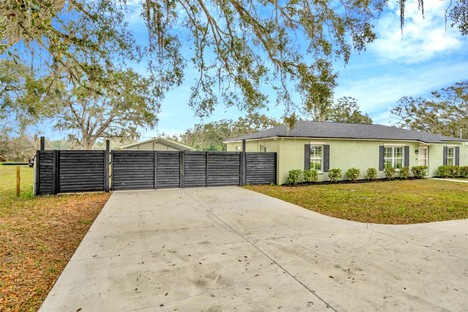 8600 W KNIGHTS GRIFFIN ROAD