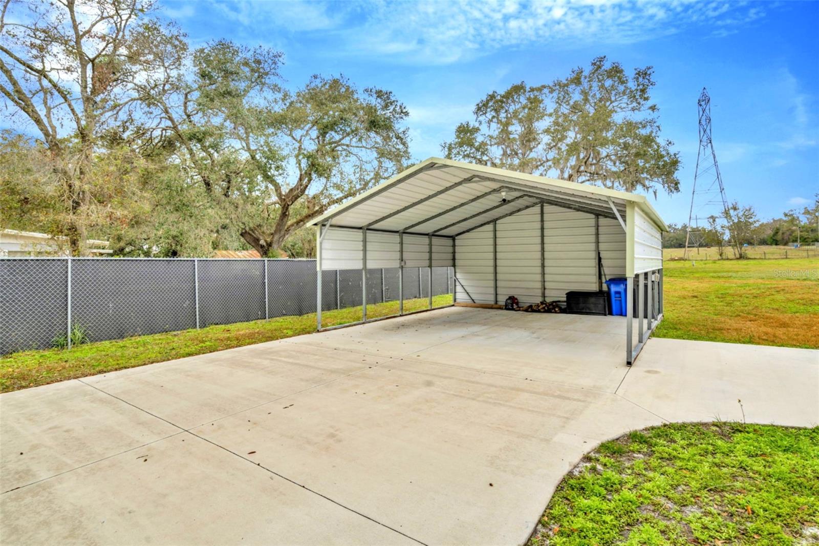 8600 W KNIGHTS GRIFFIN ROAD