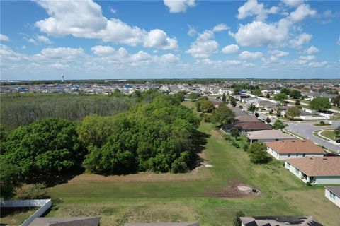 A home in WINTER HAVEN