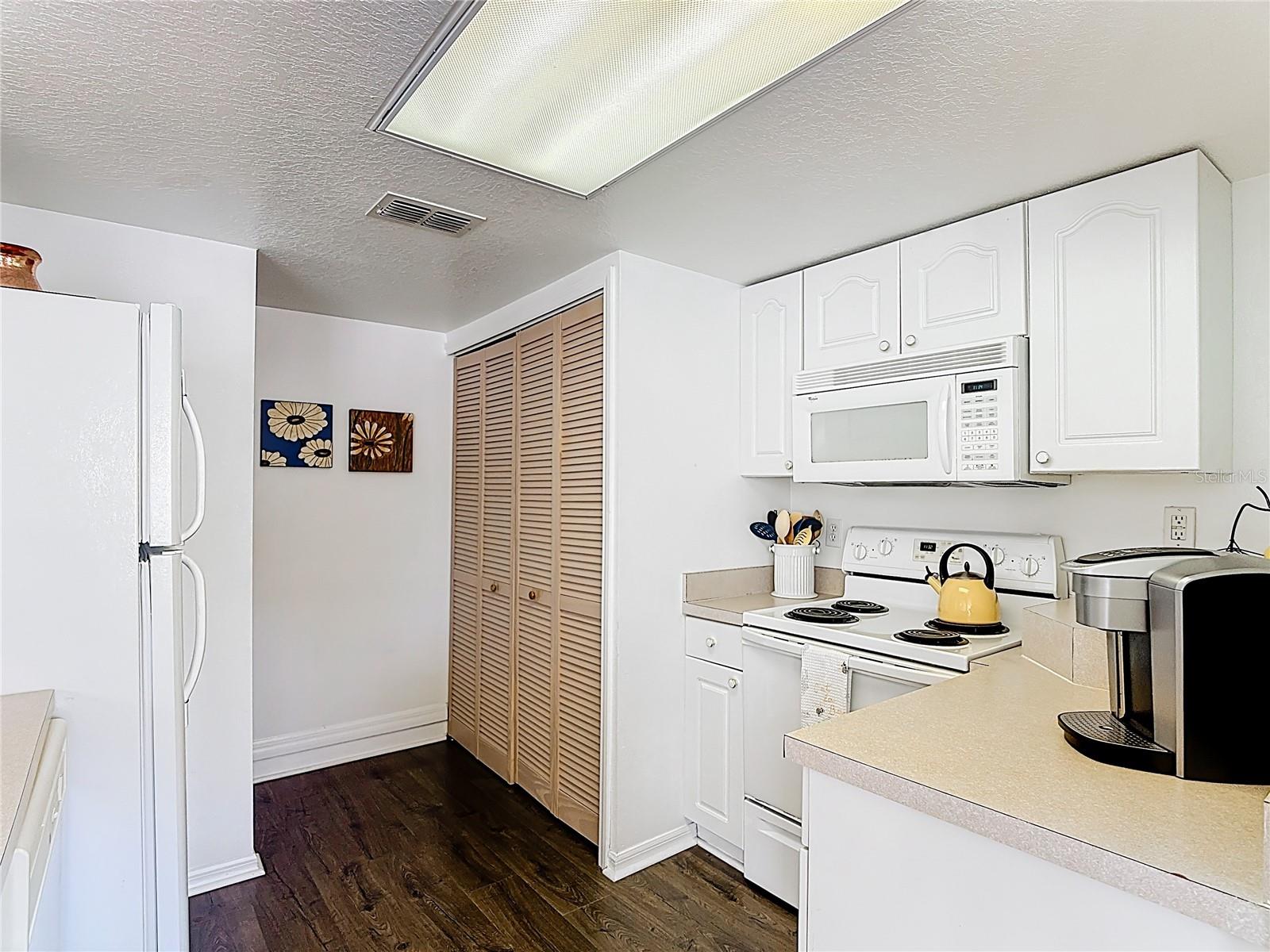 ISLAND CLUB WEST PH 02 - Residential