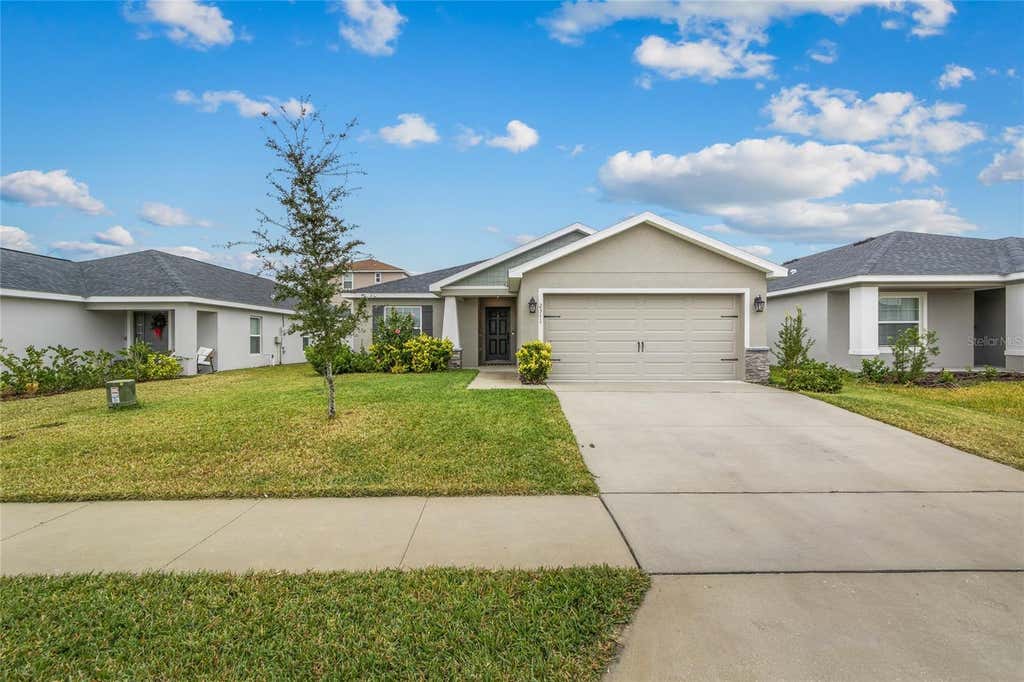 Photo of 2311 Sunset Way, Davenport, FL 33837 (MLS # G5115263)