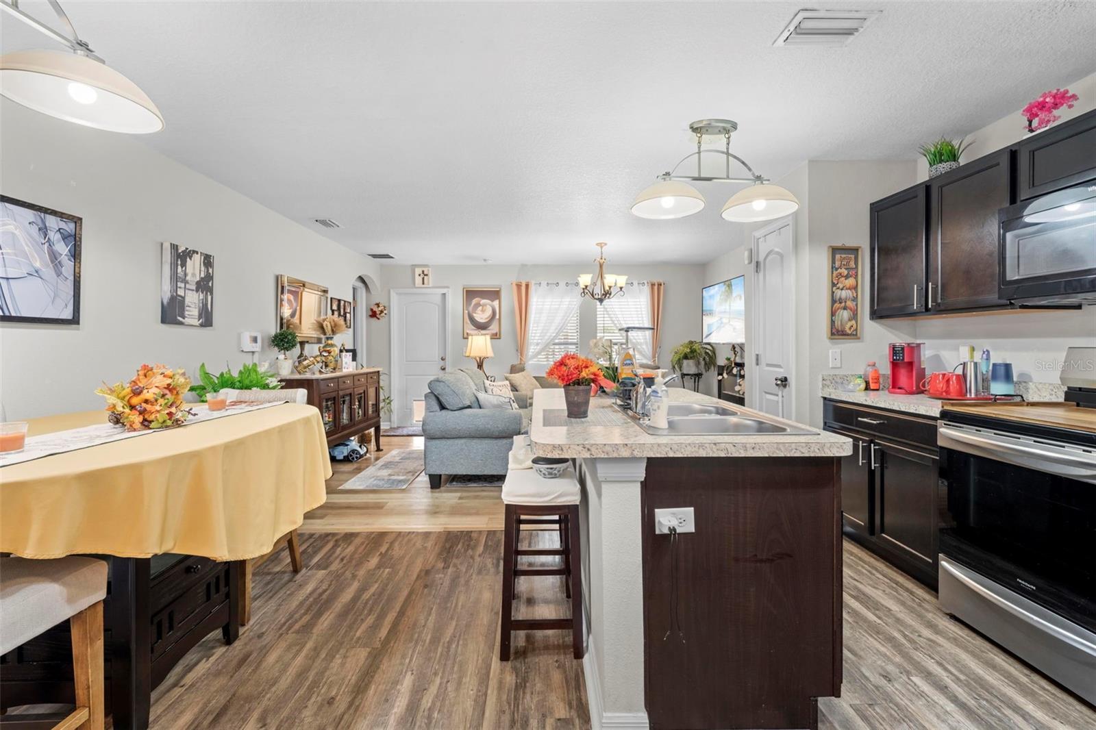 HILL N DALE THE VILLAGE - Residential