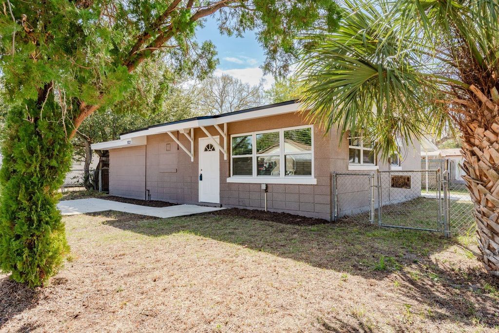 Photo of 1021 15th Avenue NW, Largo, FL 33770 (MLS # TB8477876)