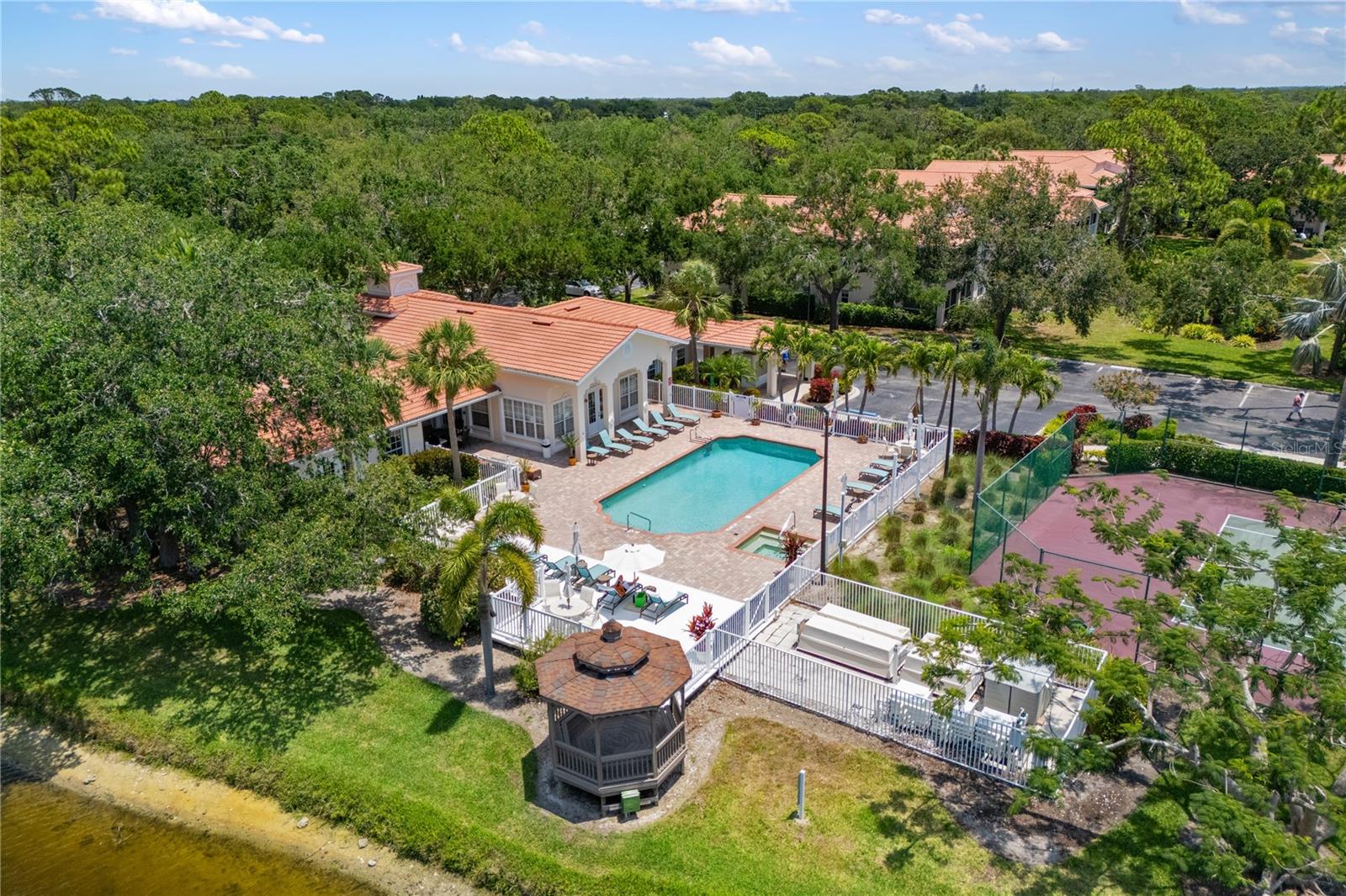 PLAZA DE FLORES - Residential