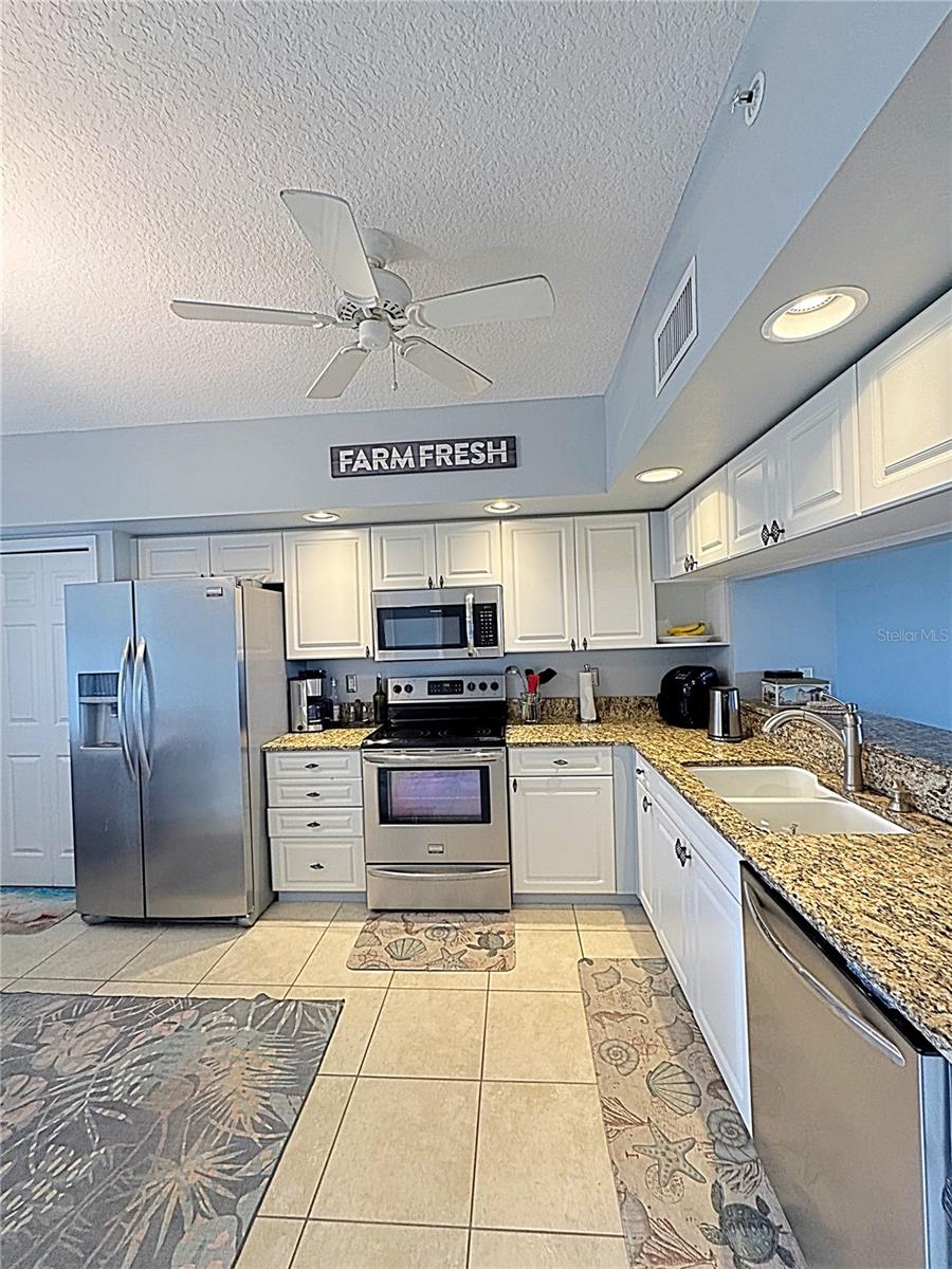 COUNTRY CLUB CONDO AT EAST BAY - Residential Lease