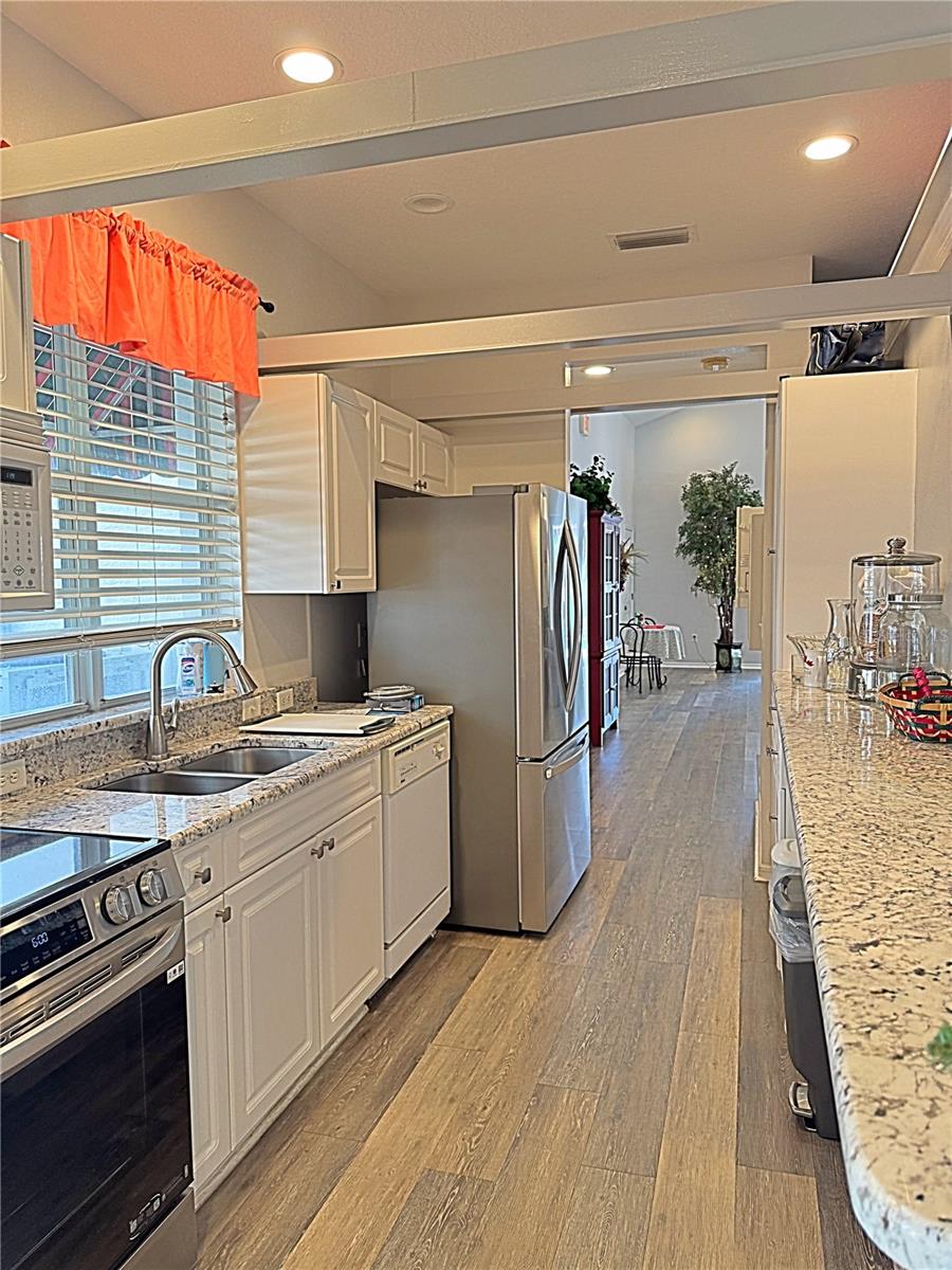 COUNTRY CLUB CONDO AT EAST BAY - Residential Lease