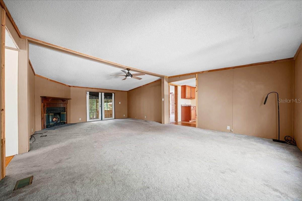 TOWERING OAKS 04 - Residential