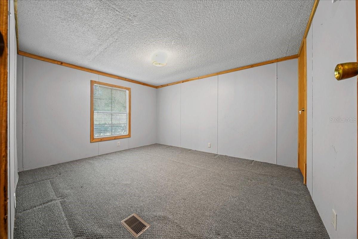 TOWERING OAKS 04 - Residential