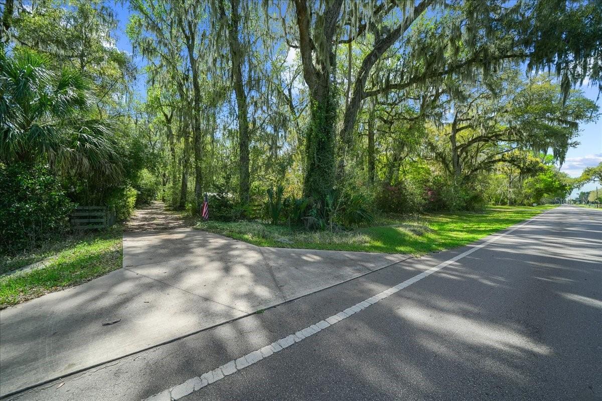 TOWERING OAKS 04 - Residential