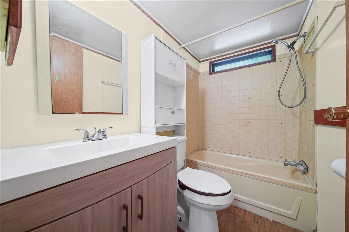 TOWERING OAKS 04 - Residential