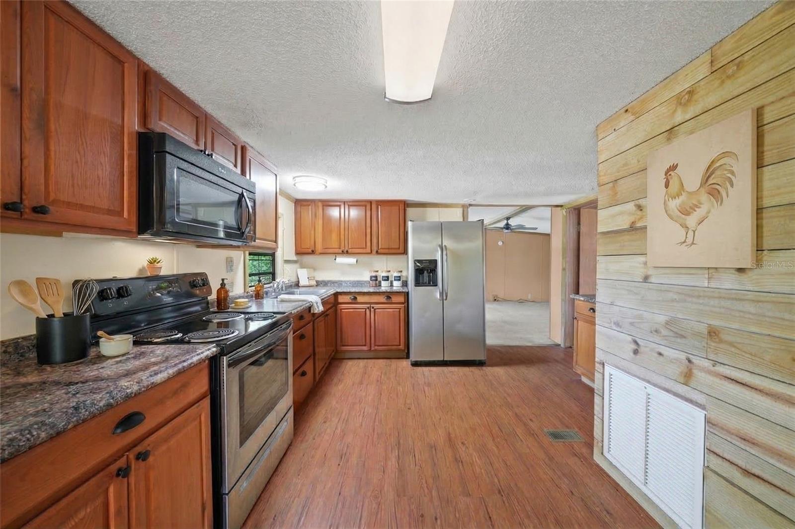 TOWERING OAKS 04 - Residential