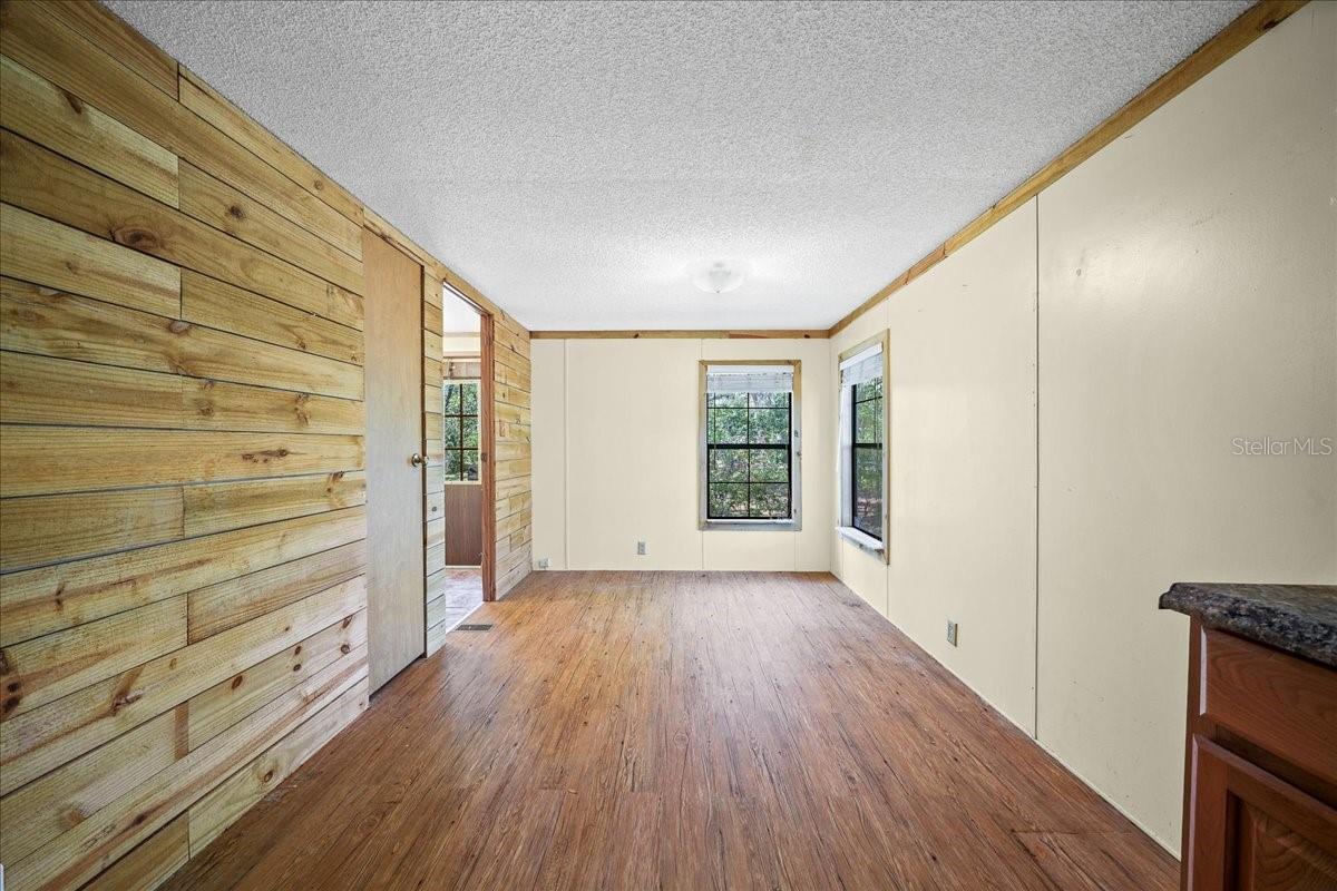 TOWERING OAKS 04 - Residential