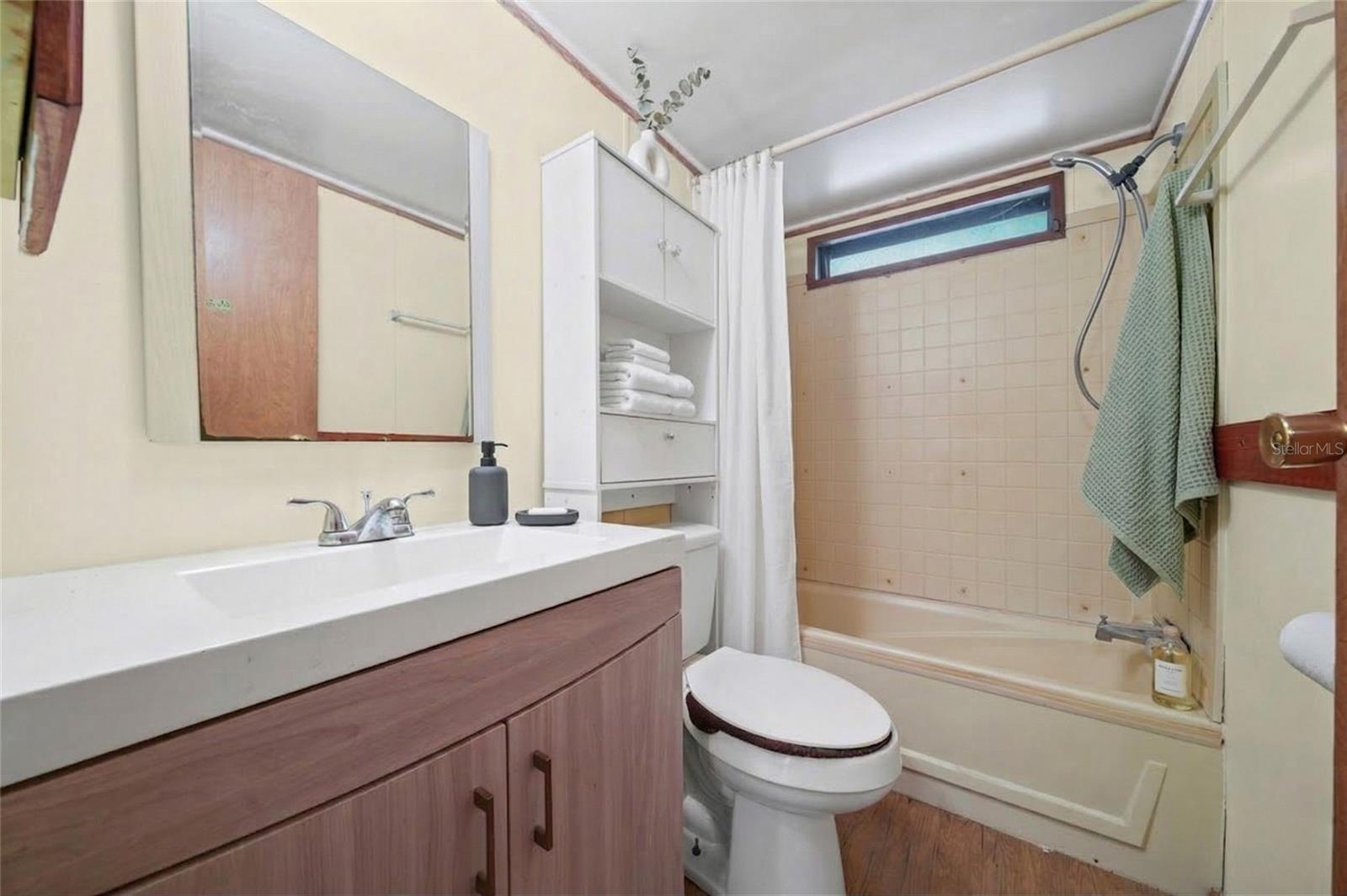 TOWERING OAKS 04 - Residential