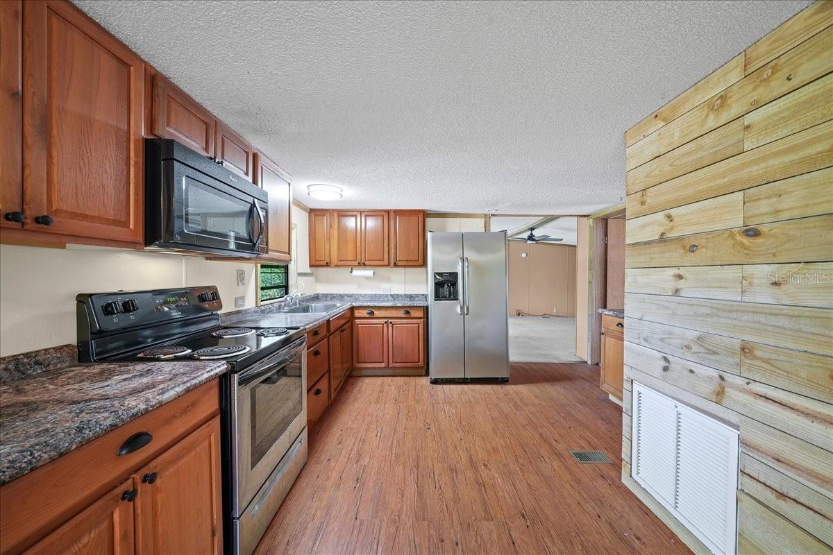 TOWERING OAKS 04 - Residential