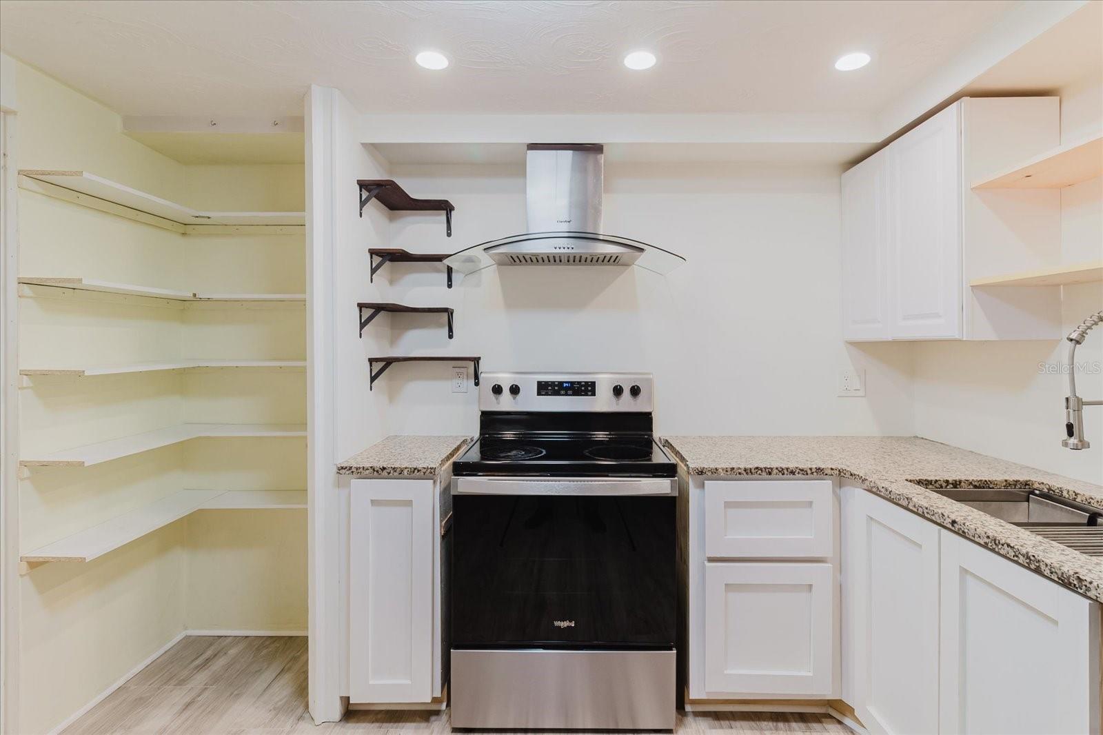 ALOHA GARDENS - Residential