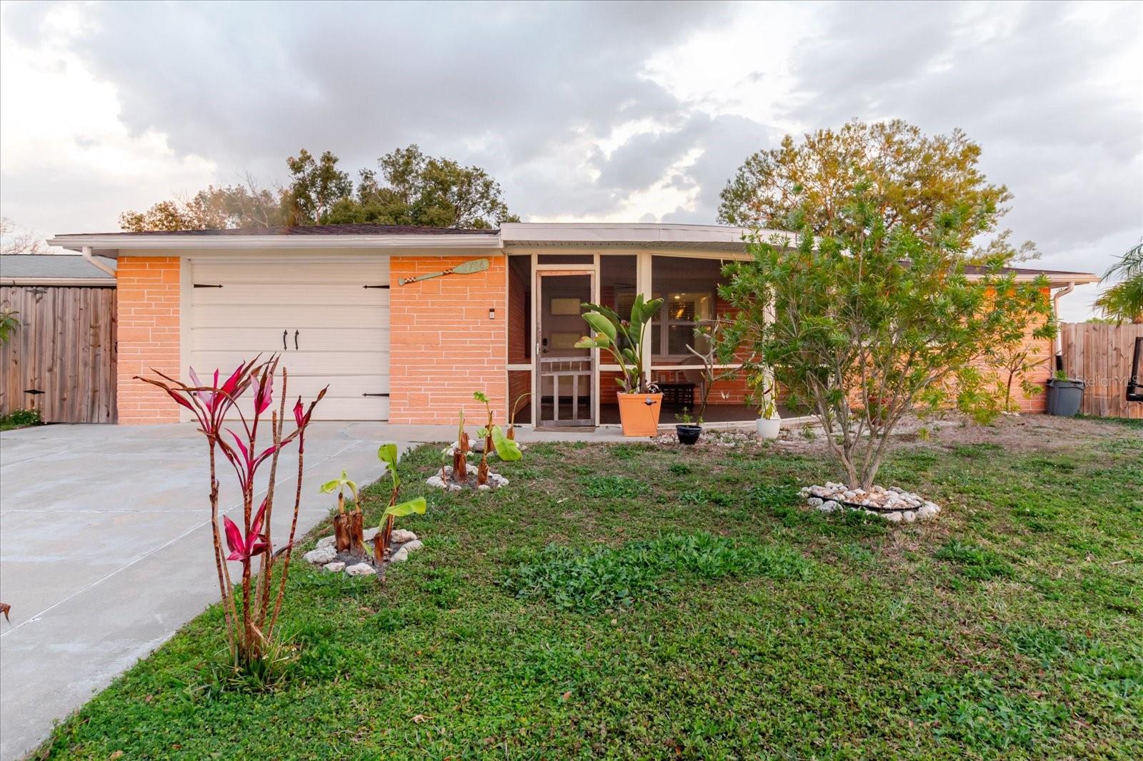 ALOHA GARDENS - Residential