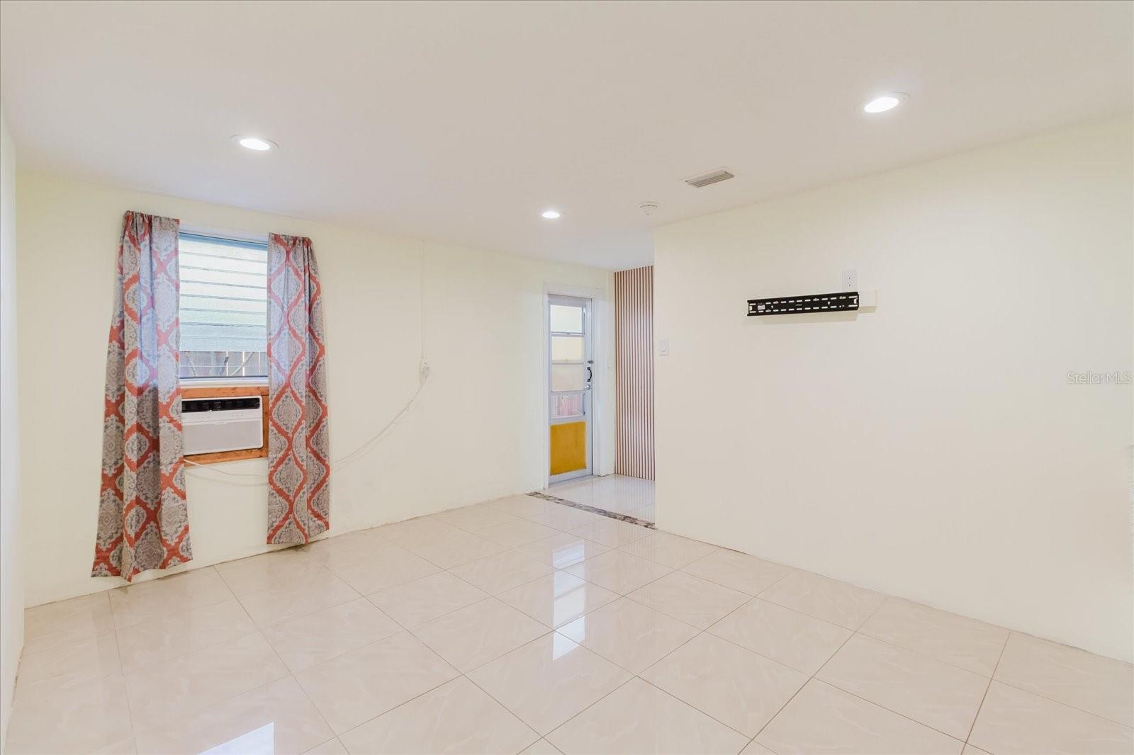 ALOHA GARDENS - Residential