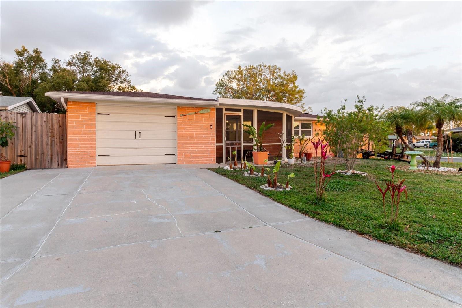 ALOHA GARDENS - Residential