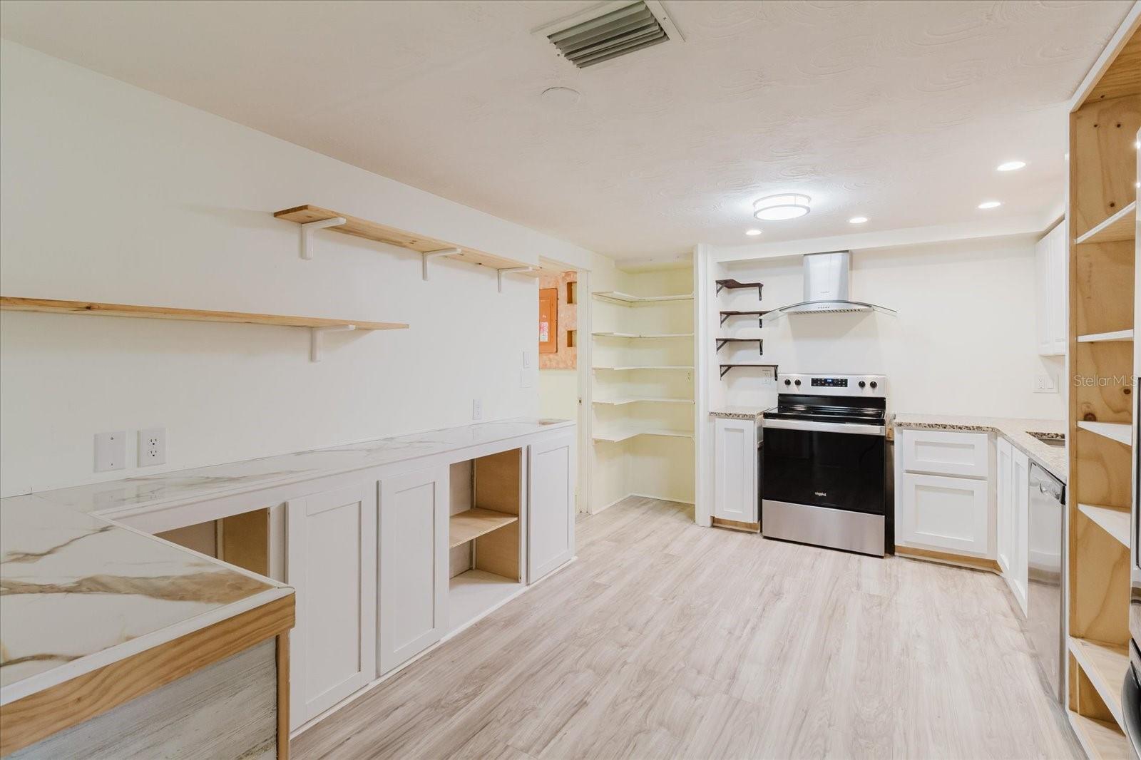 ALOHA GARDENS - Residential