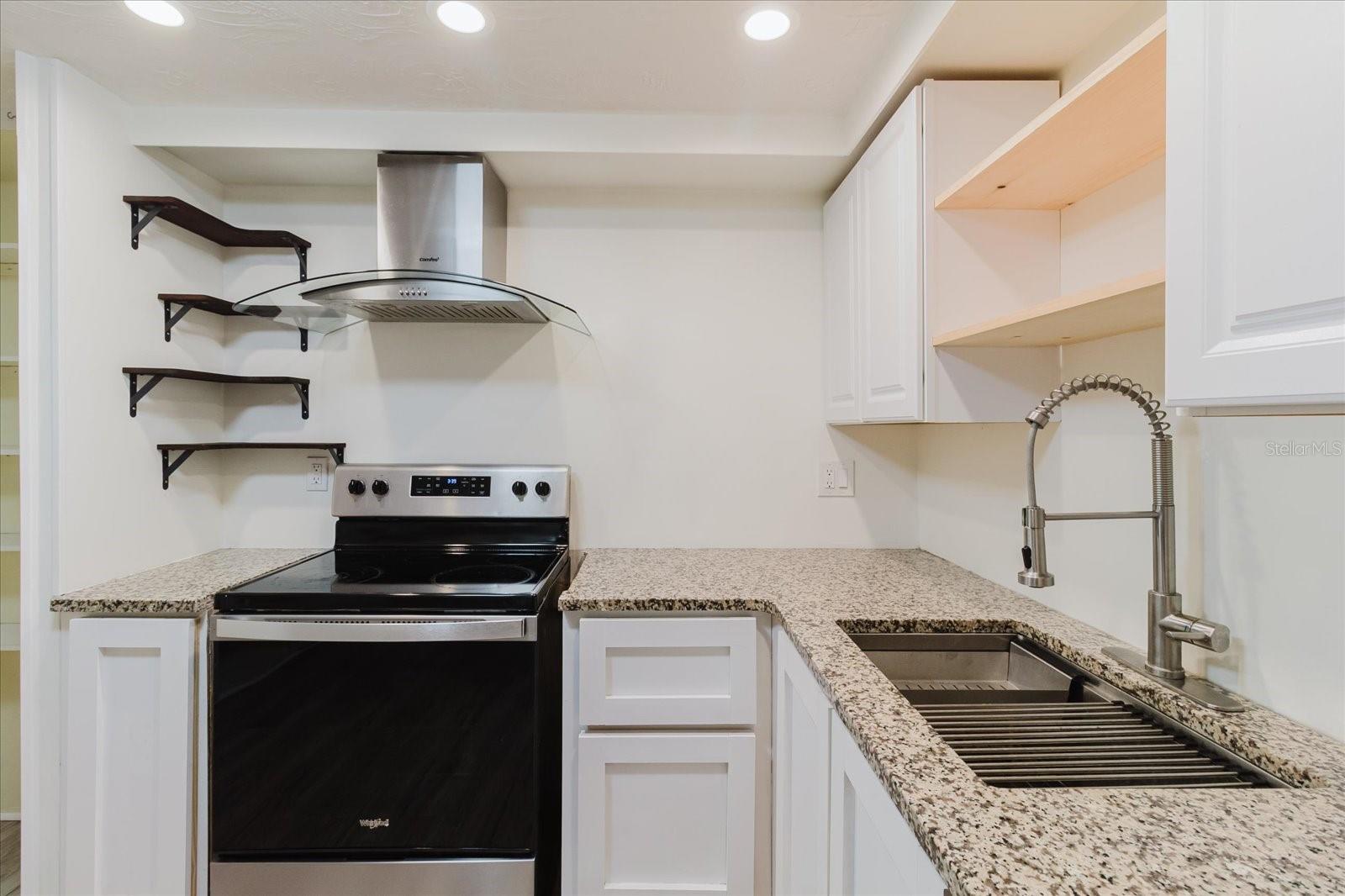 ALOHA GARDENS - Residential