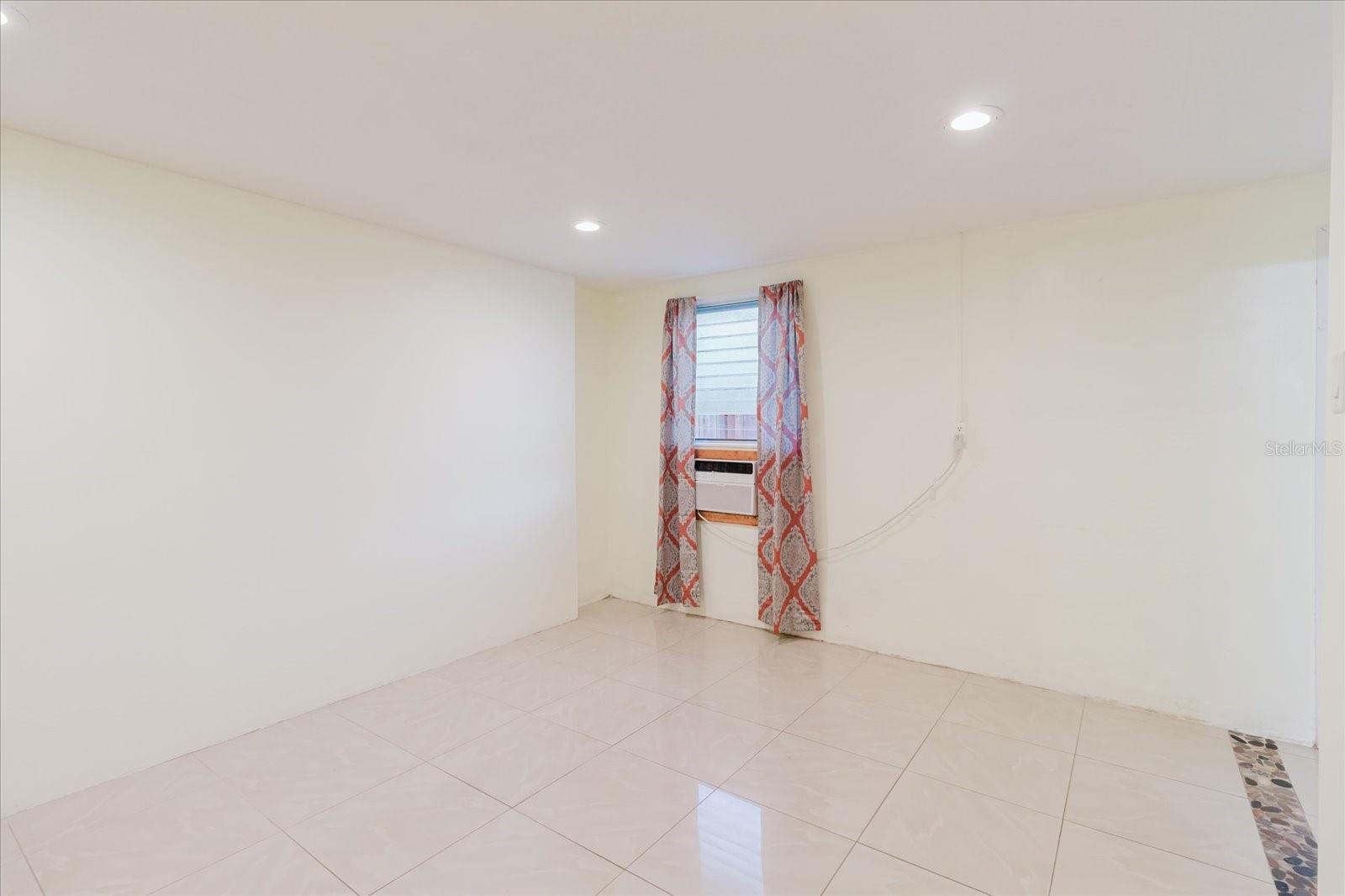 ALOHA GARDENS - Residential