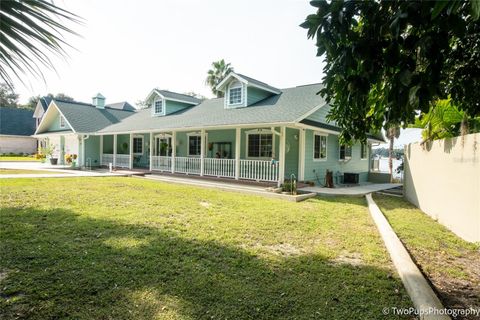 A home in HAWTHORNE