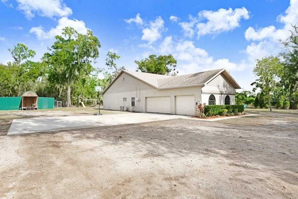 Photo of 1402 Stephens Oak Court, Plant City, FL 33567 (MLS # TB8460174)