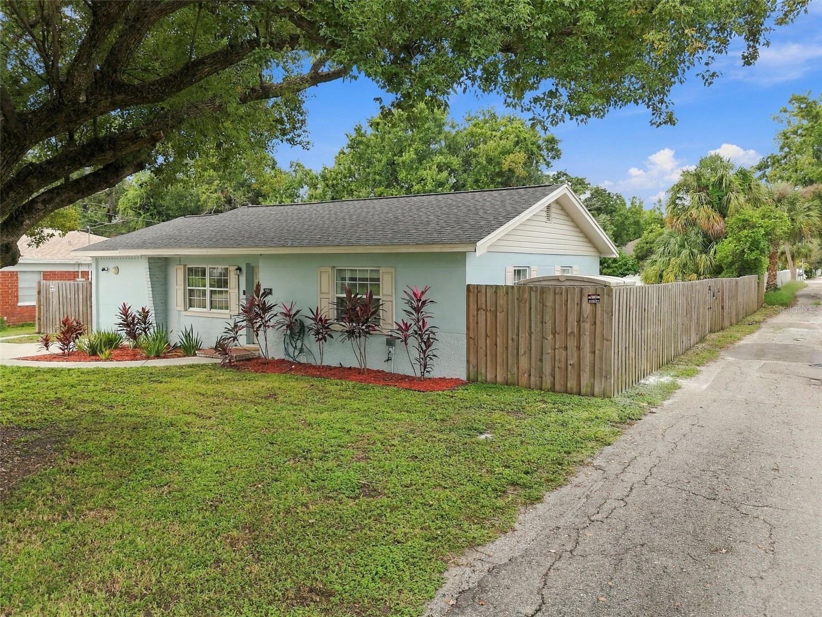 806 N GOMEZ AVENUE
