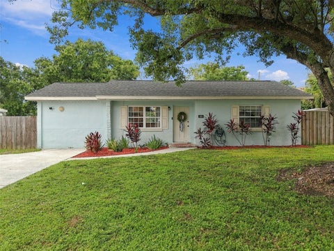 Photo of 806 N Gomez Avenue, Tampa, FL 33609 (MLS # V4951696)