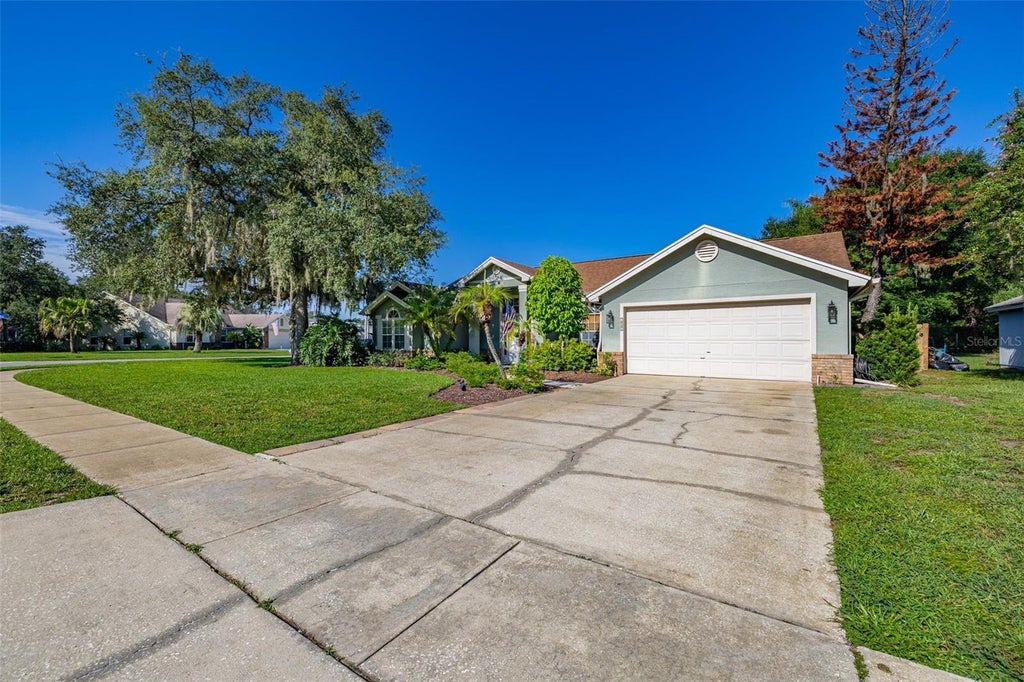Photo of 302 Oak Leaf Circle, Lake Mary, FL 32746 (MLS # O6432105)