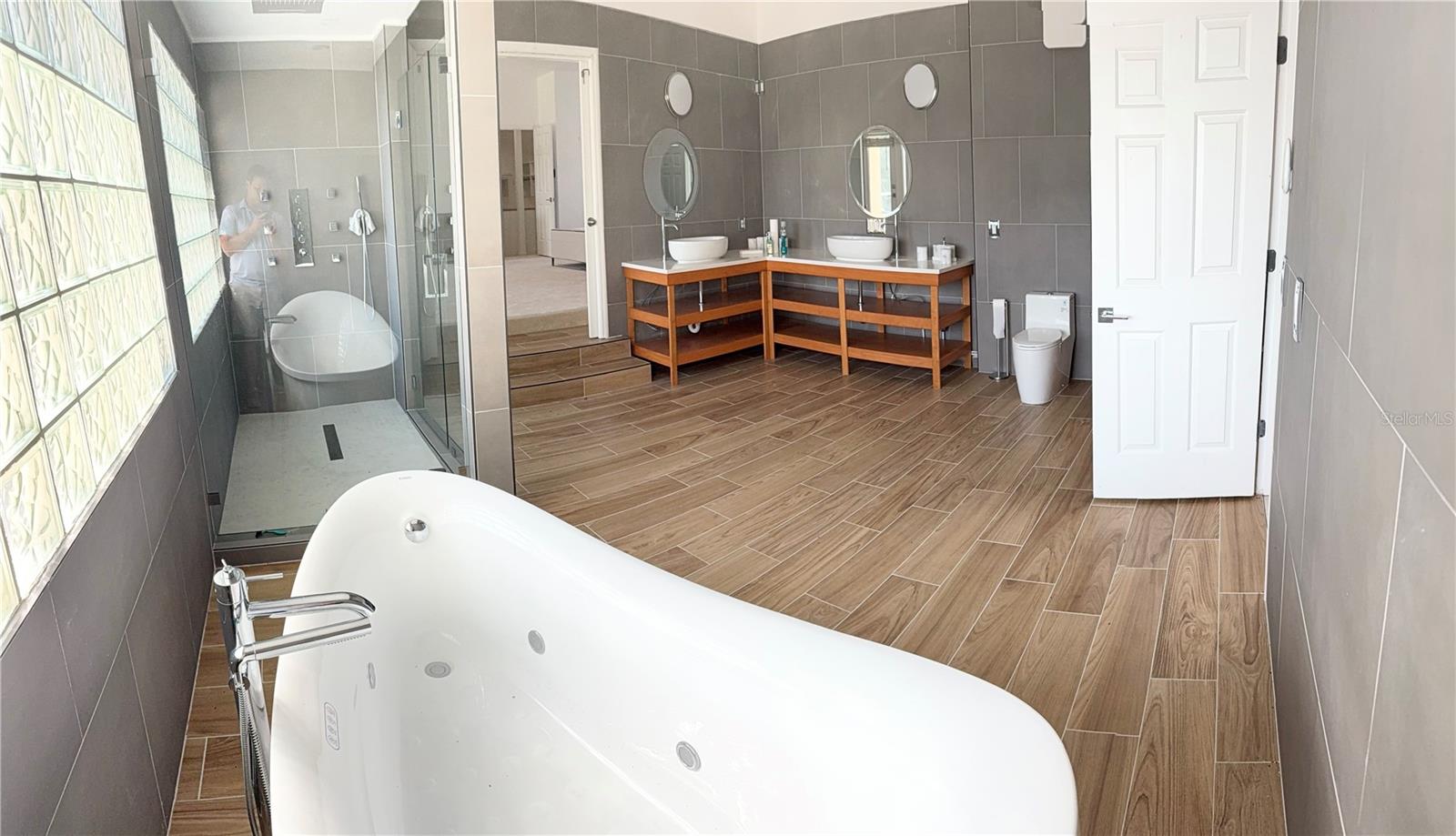 REGAL OAK SHORES UNIT 3 - Residential