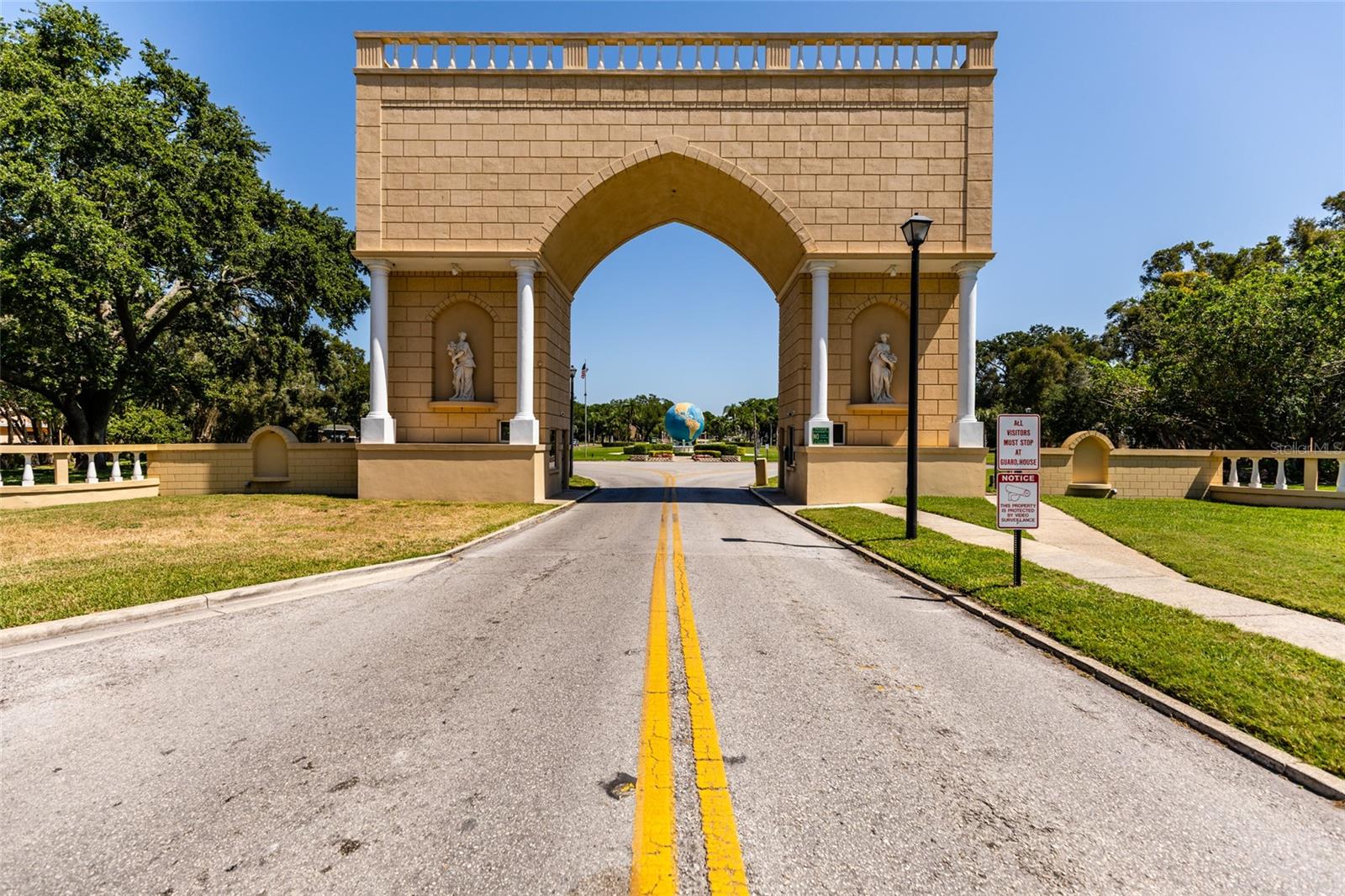 ON TOP OF THE WORLD - Residential