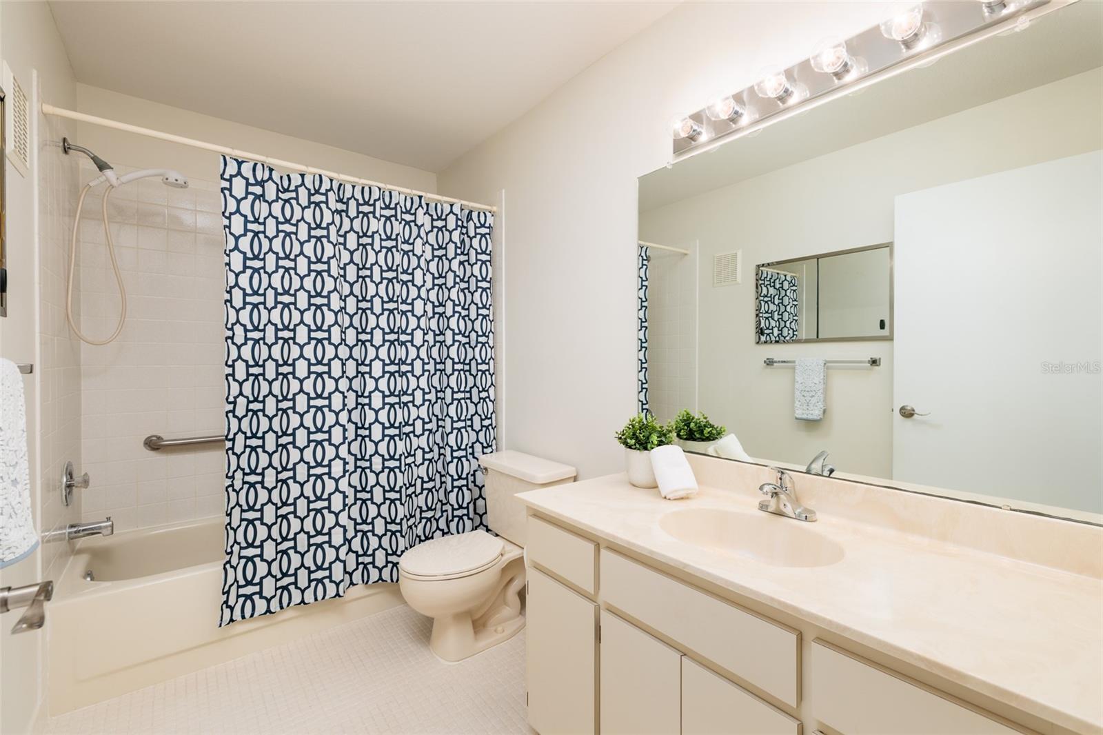 ON TOP OF THE WORLD - Residential