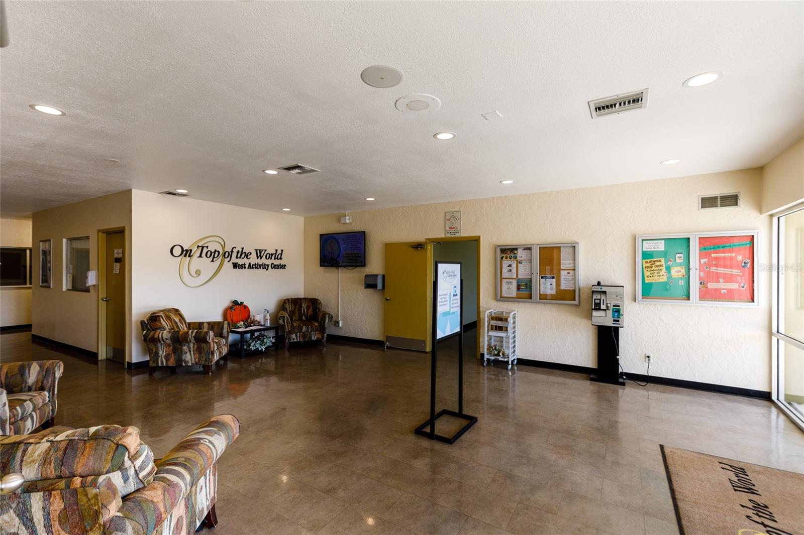 ON TOP OF THE WORLD - Residential