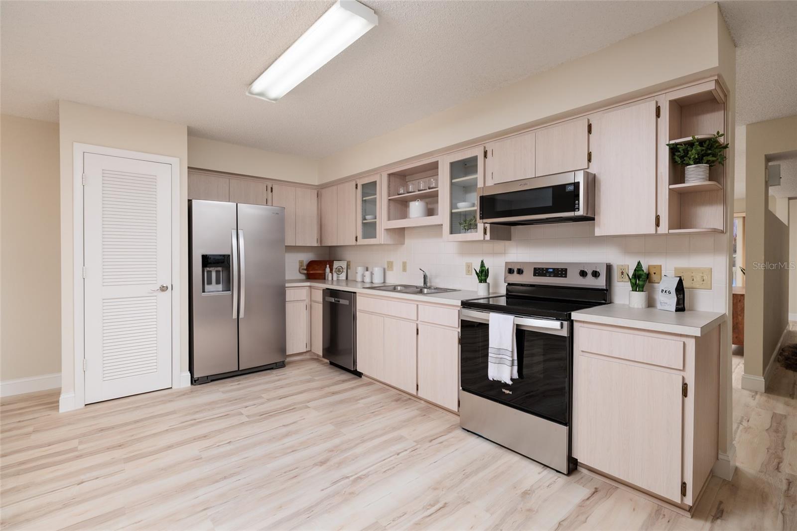 ON TOP OF THE WORLD - Residential