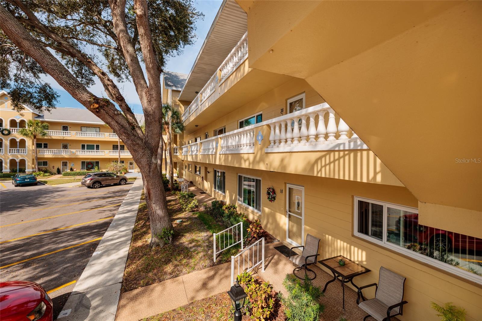 ON TOP OF THE WORLD - Residential