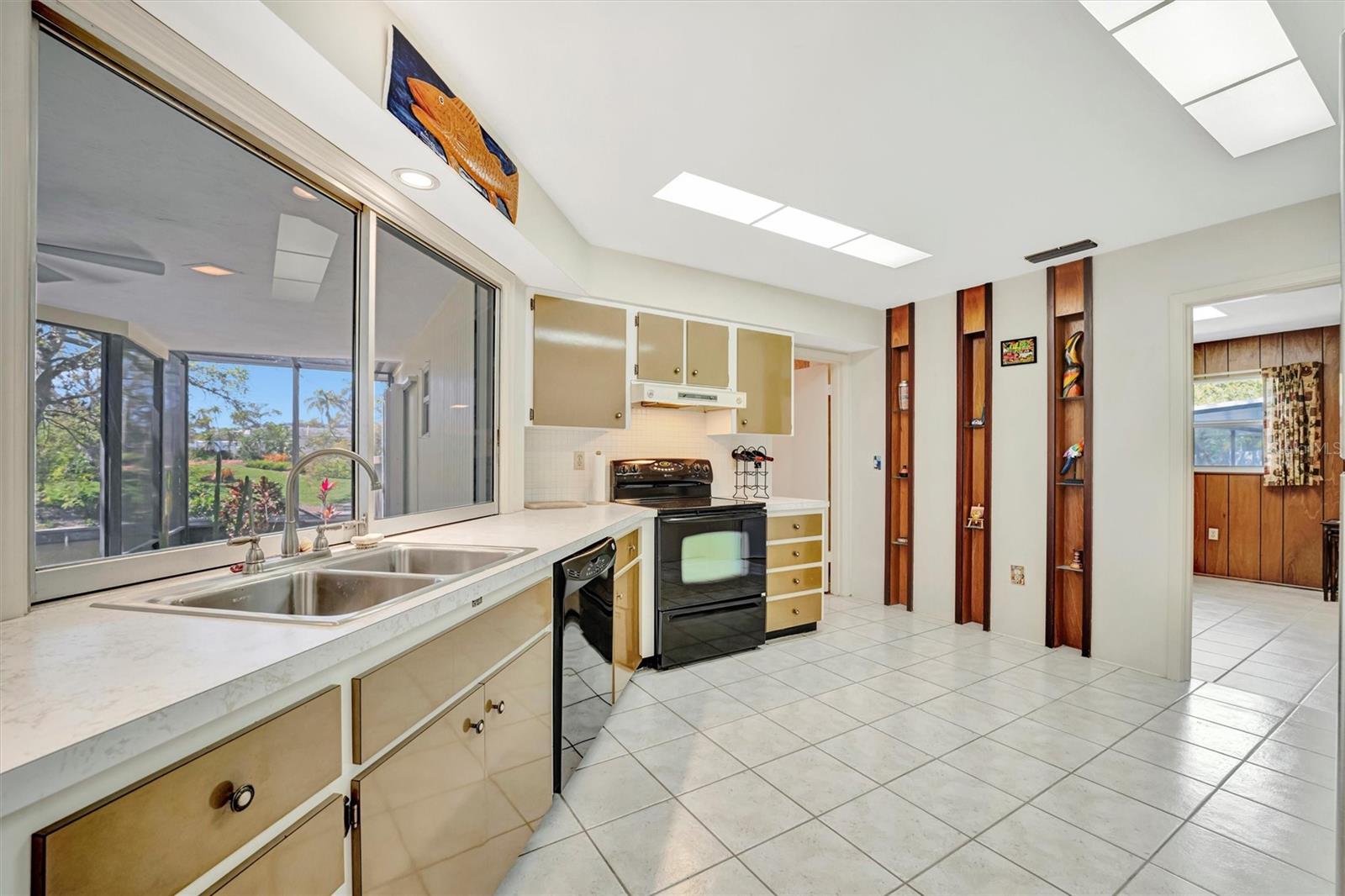 SOUTH GATE - Residential