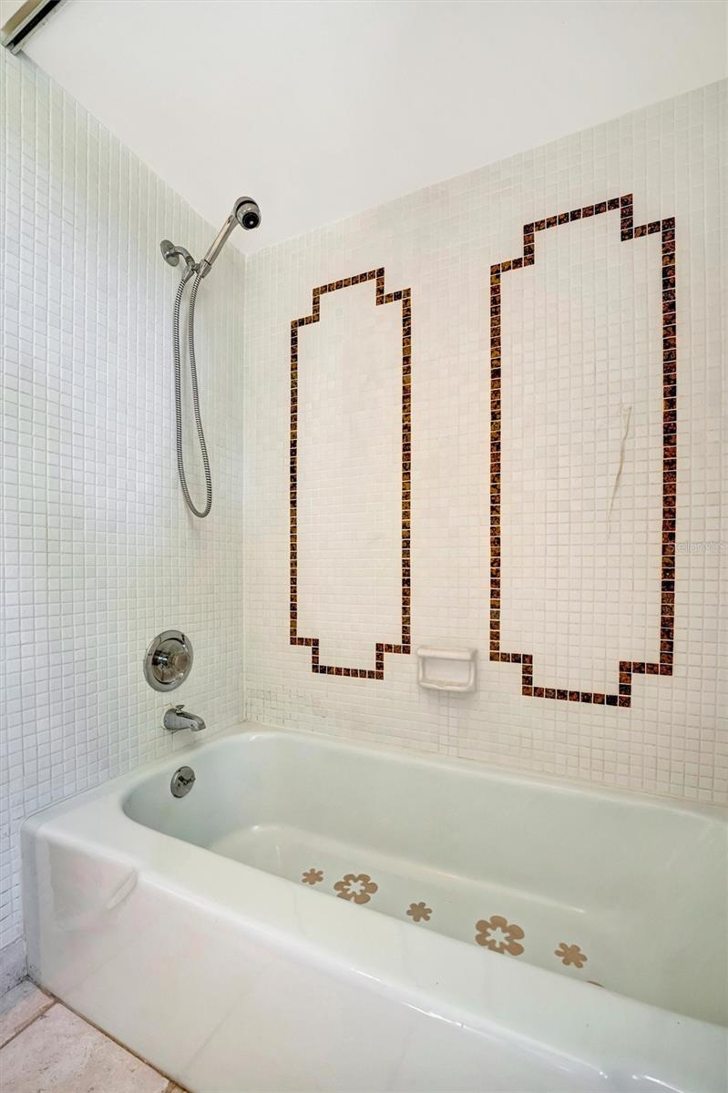 SOUTH GATE - Residential