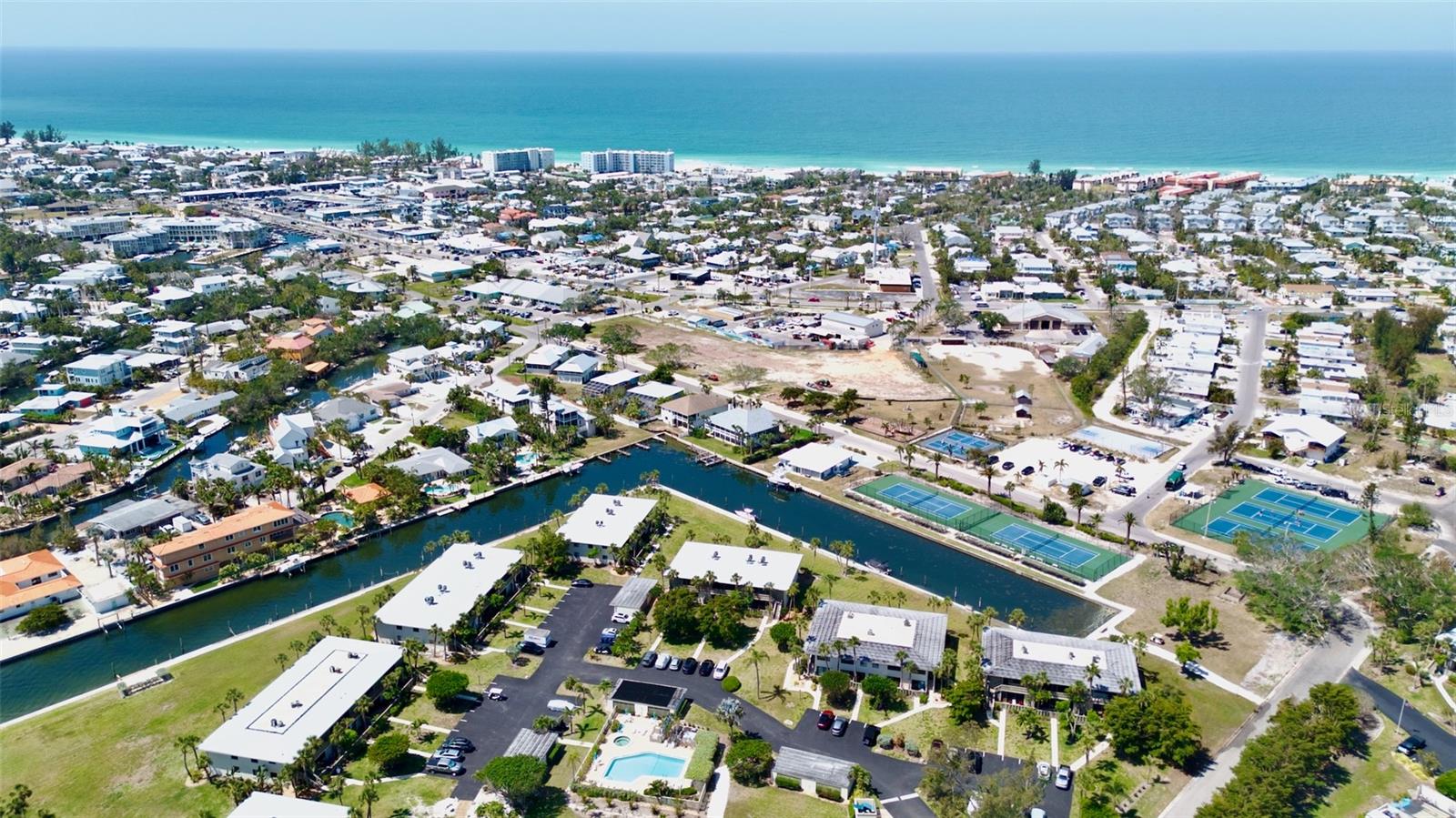 WESTBAY POINT & MOORINGS II - Residential