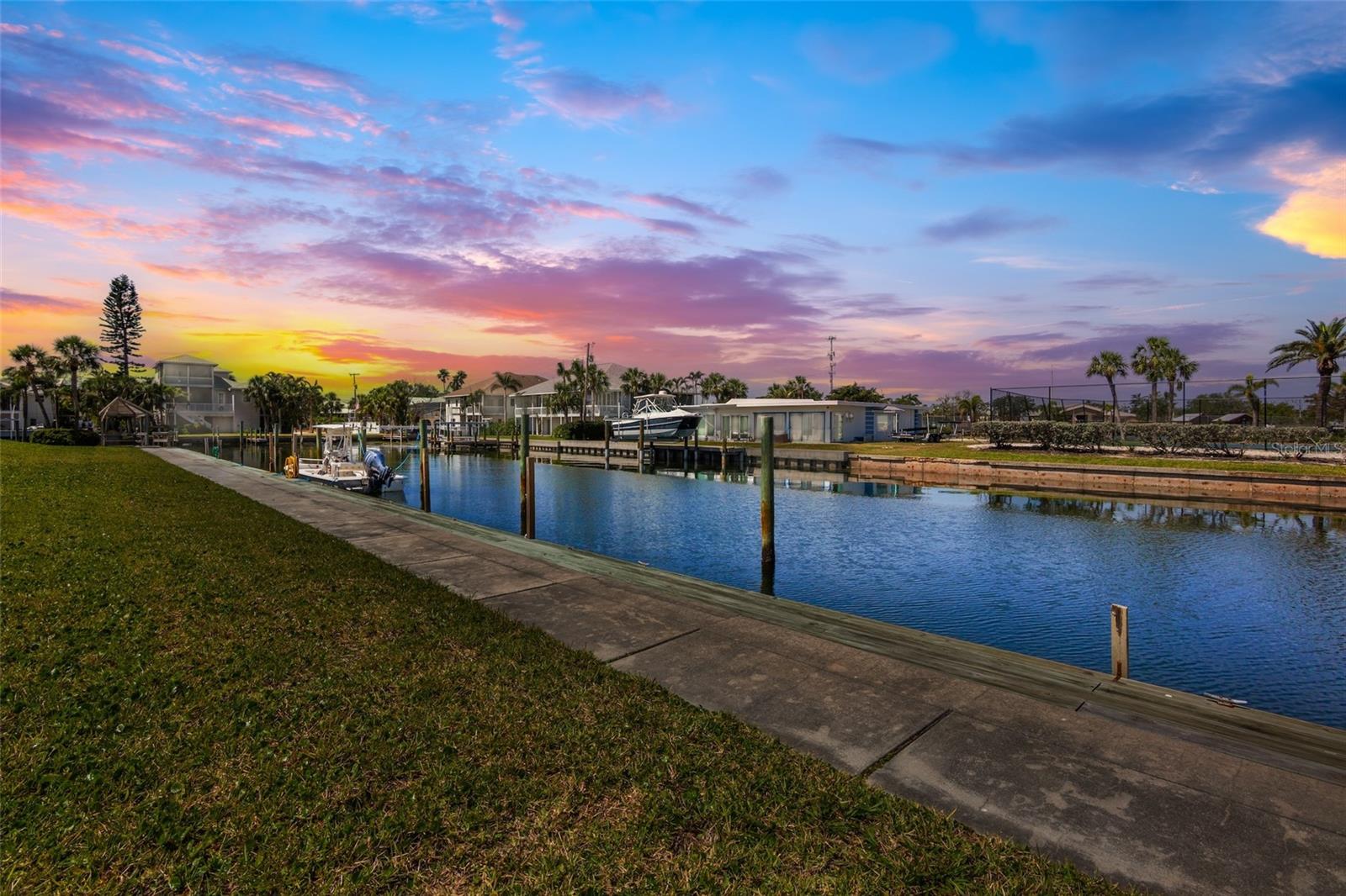 WESTBAY POINT & MOORINGS II - Residential