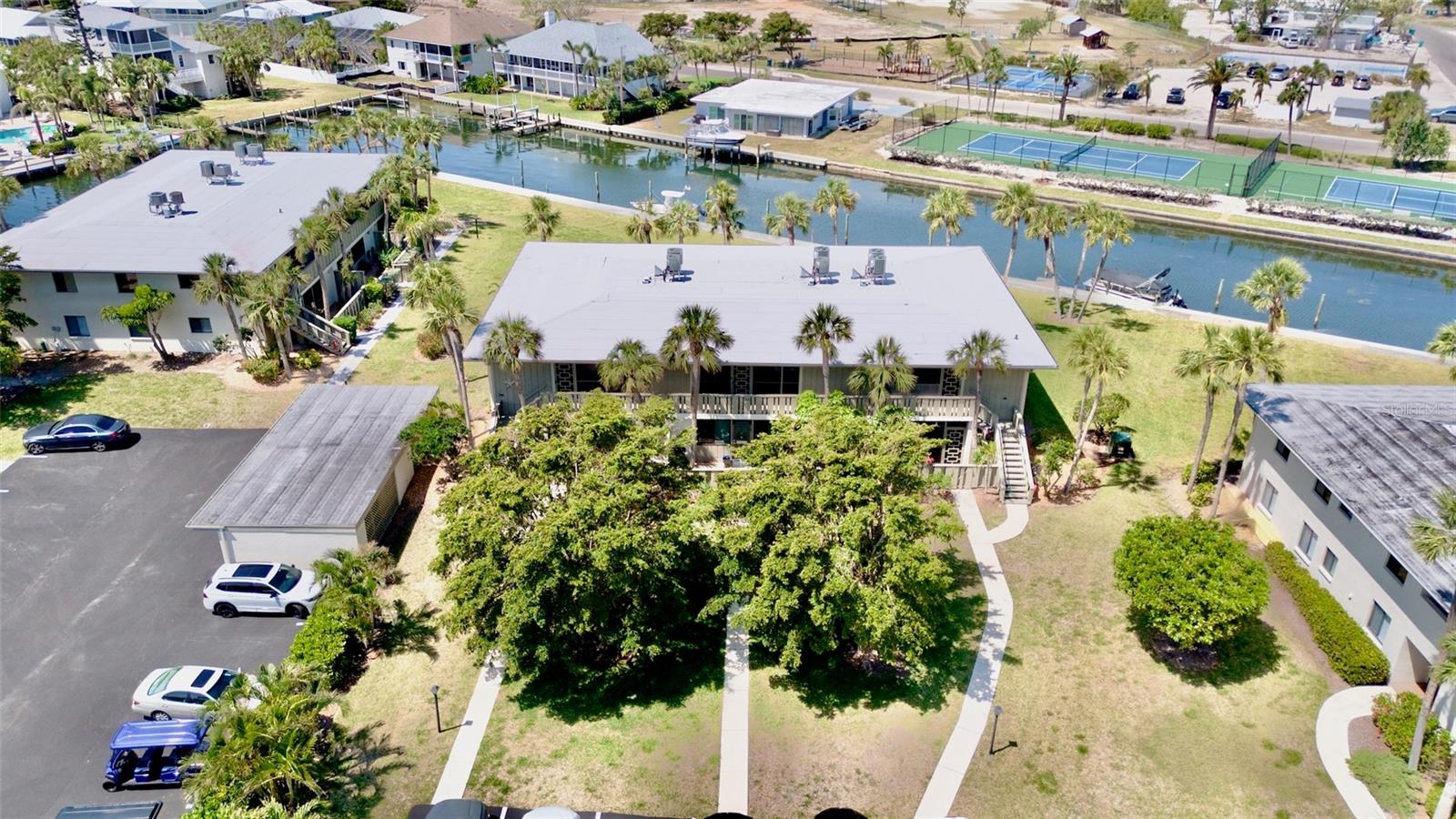 WESTBAY POINT & MOORINGS II - Residential
