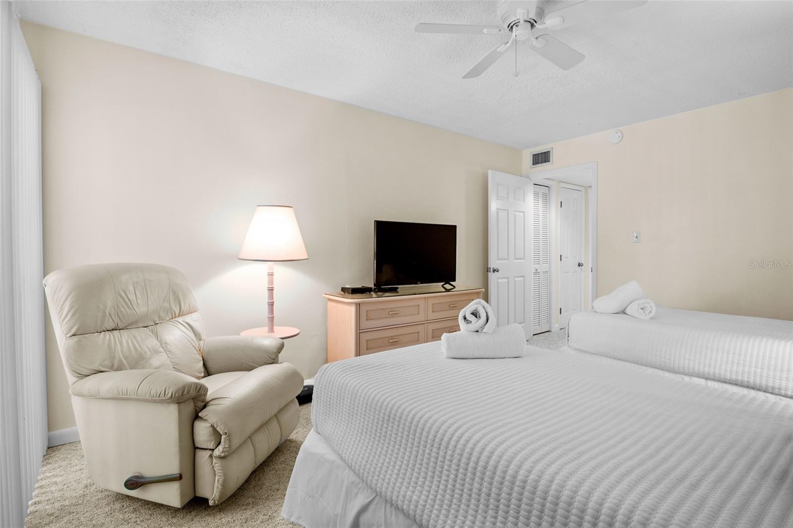 WESTBAY POINT & MOORINGS II - Residential