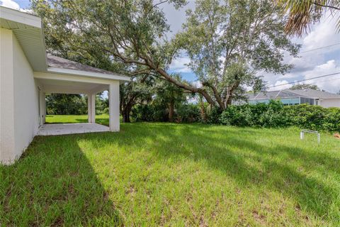 A home in PORT CHARLOTTE