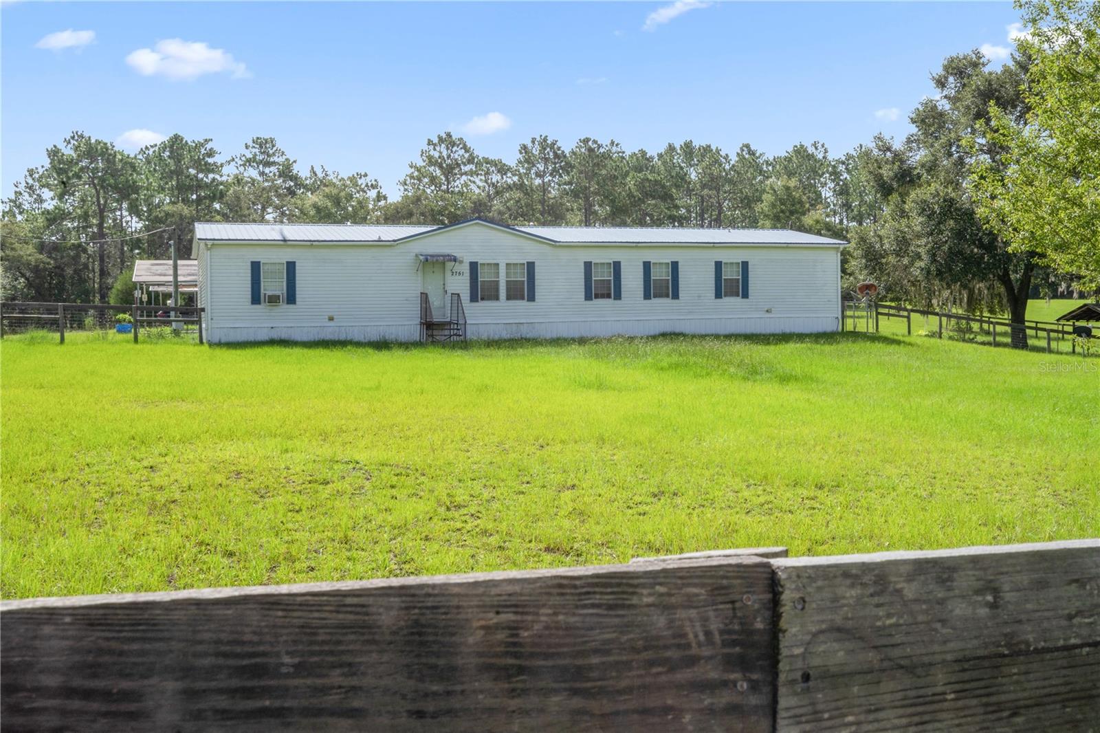 MOTIVATED SELLER! COUNTRY LIVING CLOSE TO NATURE. Spacious 4-Bedroom Home on 1.25 Acres
This 2007 Fleetwood manufactured home with a metal roof offers room to grow with 4 bedrooms, 2 bathrooms, and over an acre of peaceful countryside on a quiet dead-end lime rock road. Inside, you’ll find a welcoming living room, large kitchen with dining area, and a separate family room—ideal for a growing or extended family. Each bedroom features a walk-in closet, and the primary suite boasts a huge closet and a spacious en-suite with dual sinks, a garden tub, and separate shower.
Outside, enjoy two powered utility sheds, two carports, a small pole barn, and a well shed. The front yard is fenced—perfect for pets! This home is in overall good condition and good working order, just change out the flooring and maybe a fresh coat of paint and some minor touch ups. Located on a dead end street, with an easy drive to Gainesville and Ocala, and just minutes from outdoor adventures like the Rainbow River, Goethe Forest, and local u-pick farms. Don’t miss this opportunity to own your own slice of pure country living!