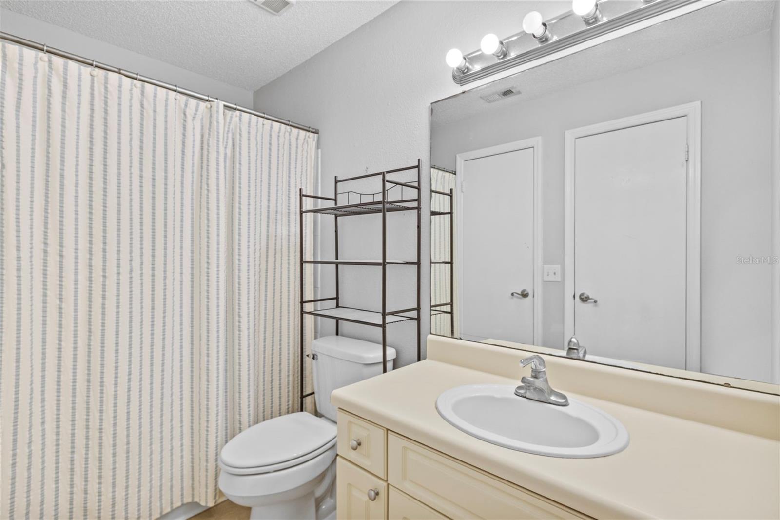 THE HIGHLANDS AT HUNTERS GREE - Residential Lease