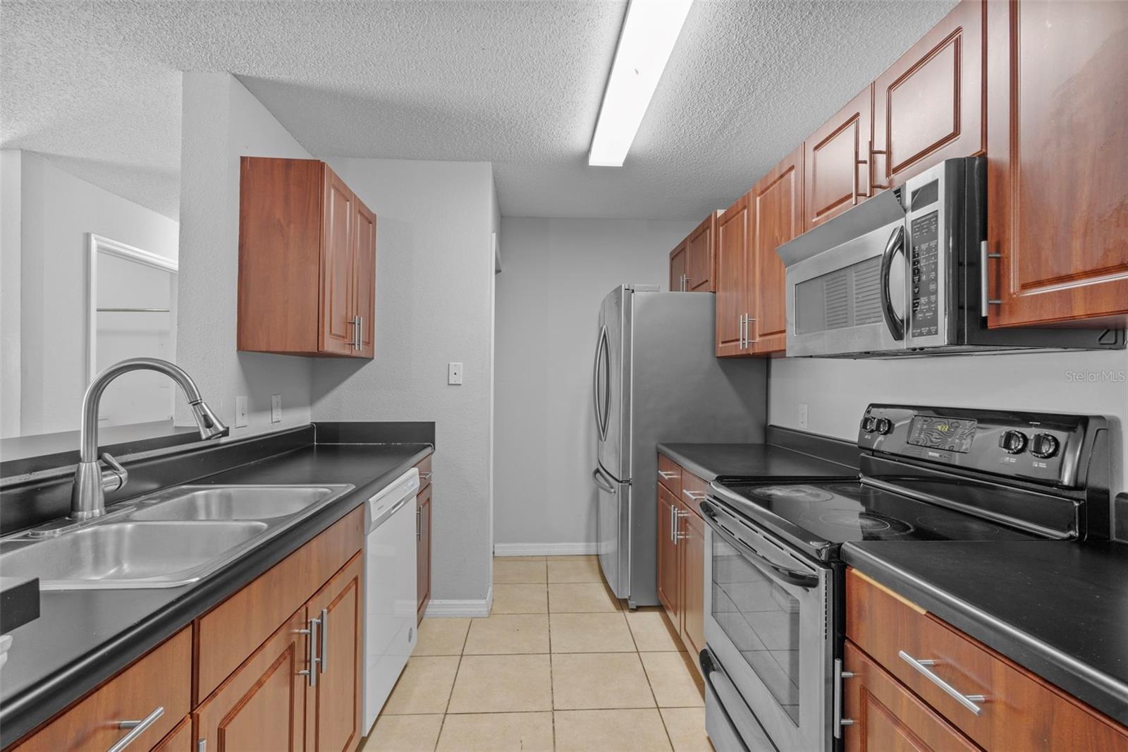 THE HIGHLANDS AT HUNTERS GREE - Residential Lease