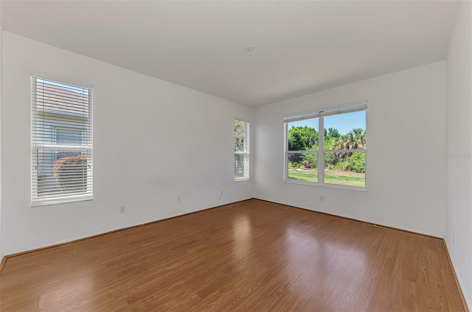 WOODMERE LAKES - Residential