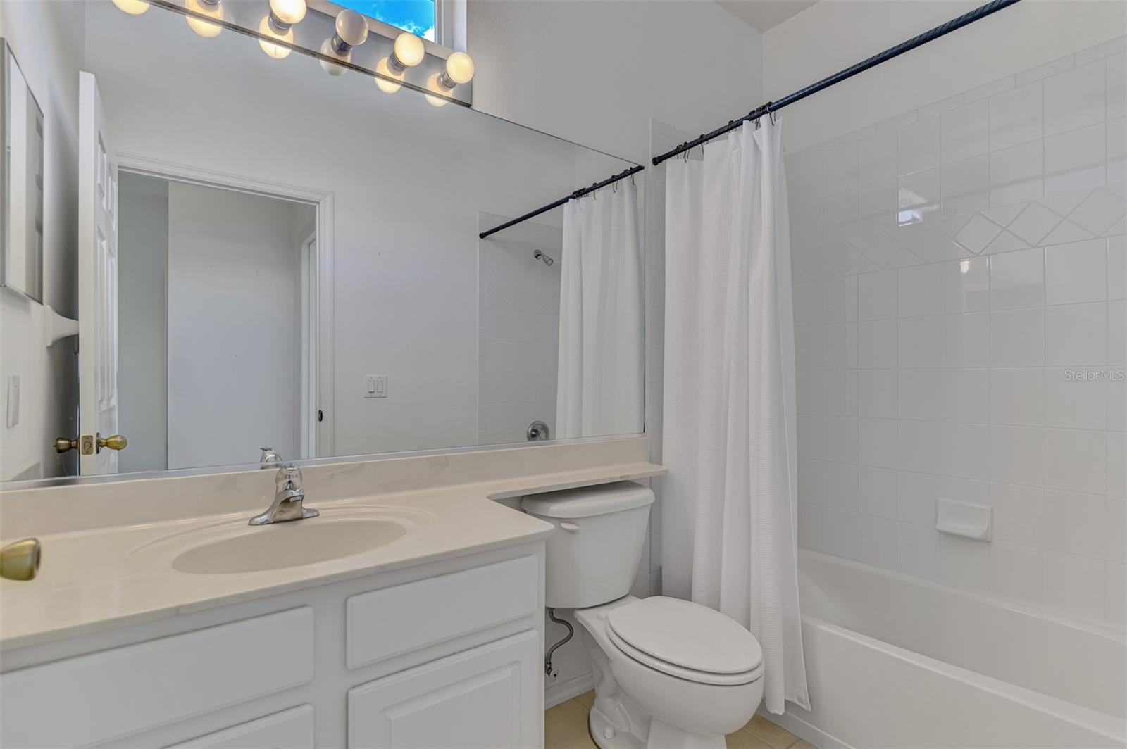WOODMERE LAKES - Residential