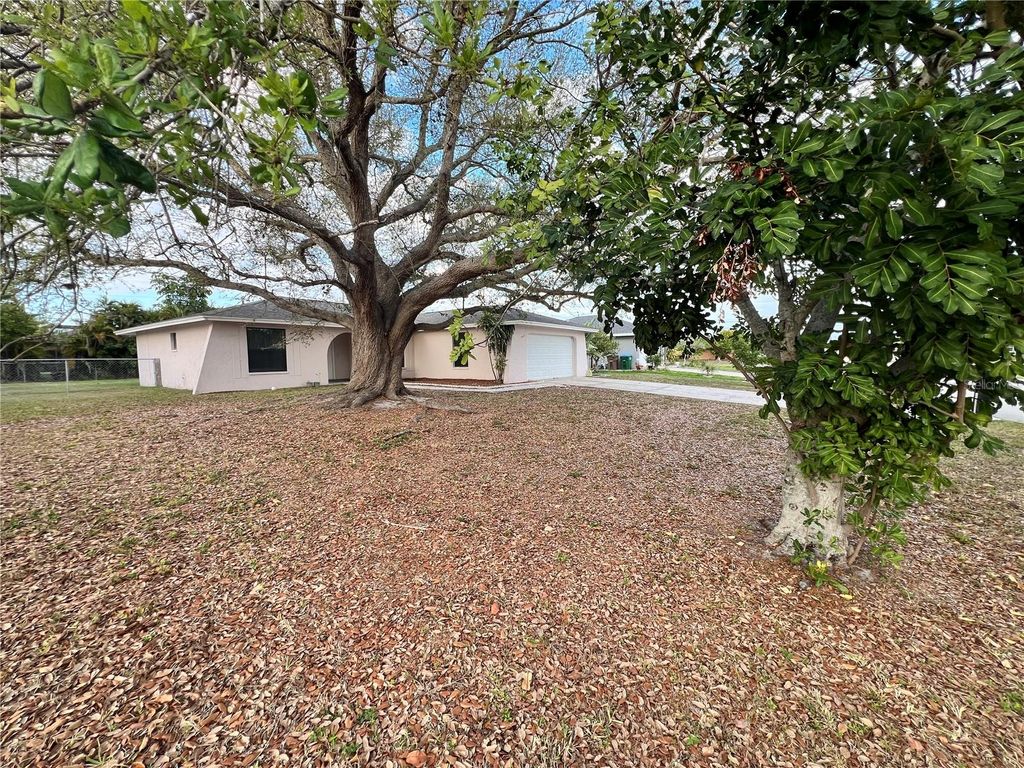 Photo of 405 SW 43rd Lane, Cape Coral, FL 33914 (MLS # TB8487638)