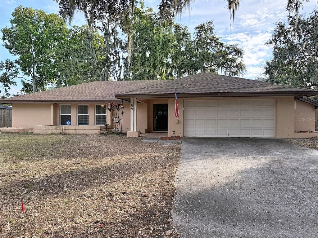 Photo of 209 First Street, Tavares, FL 32778 (MLS # S5142540)